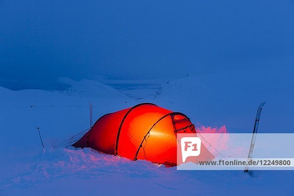 Zelt im Schnee  Kungsleden oder Königsweg  Provinz Lappland  Schweden  Skandinavien  Europa