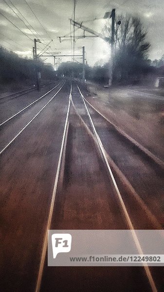 Abstraktes Foto von Bahngleisen  Frankreich  Europa