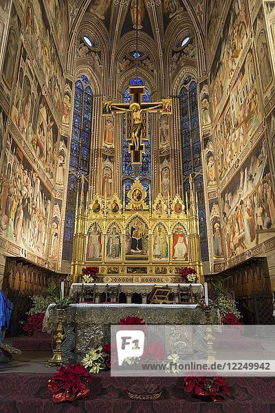 Hochaltar der Kirche Basilika Santa Croce  Florenz  Toskana  Italien  Europa