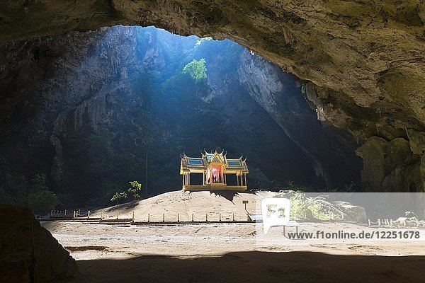 Kuha Karuhas Pavillon  Phraya Nakhon-Höhle  Khao Sam Roi Yot-Nationalpark  Provinz Prachuap Khiri Khan  Thailand  Asien