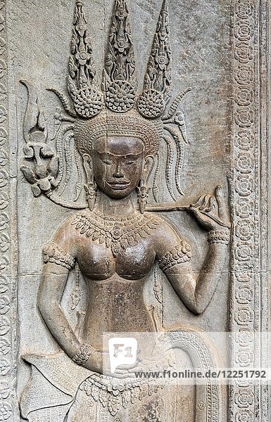 Devata-Figur auf den Flachreliefs von Angkor Wat  Kambodscha  Asien