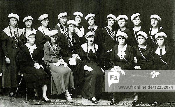 Gruppenbild  Abiturienten  1935  Karolinengymnasium Rosenheim  Oberbayern  Bayern  Deutschland  Europa