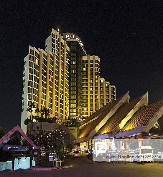 Luxushotel  Pullmann Hotel bei Nacht  Zugang  Khon Kaen  Isan  Thailand  Asien