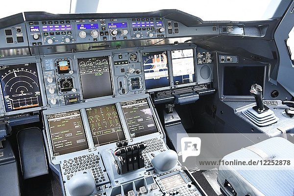 Instrumente  Cockpit  Airbus  A380-800  Lufthansa