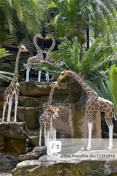 Giraffenfiguren  Tropischer Botanischer Garten Nong Nooch  Pattaya  Thailand  Asien