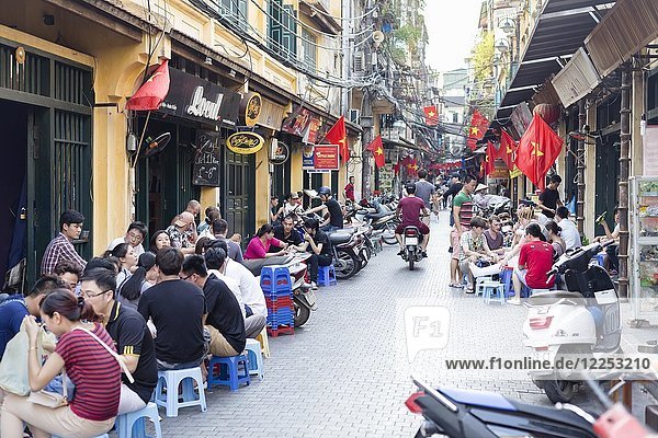 Touristen  Hoan Kiem Altstadt  Hanoi  Vietnam  Asien