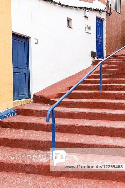 Bunte Häuser mit Treppen  Puerto de la Madera  Tacoronte  Teneriffa  Kanarische Inseln  Spanien  Europa