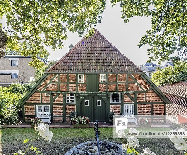 Fischerhaus von 1731  Fachwerkhaus im historischen Stadtkern  heute Kultur- und Veranstaltungszentrum  Brake  Unterweser  Niedersachsen  Deutschland  Europa