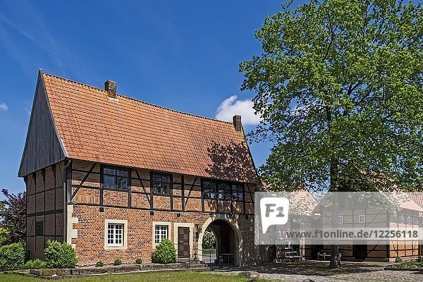 Hunnenpforte  ehemaliges Torhaus von Stift Asbeck  Legden  Asbeck  Münsterland  Nordrhein-Westfalen  Deutschland  Europa