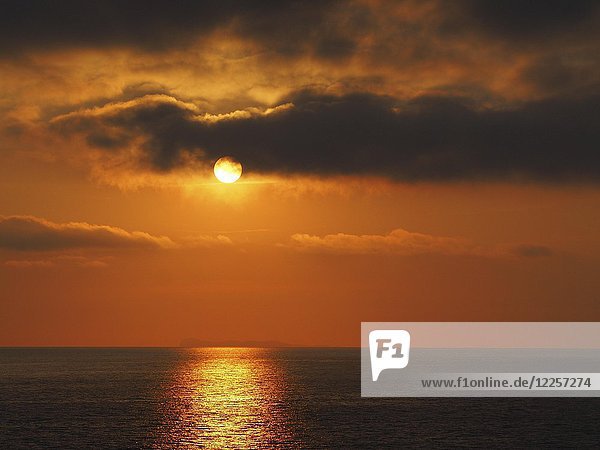 Sonnenuntergang über dem Meer  Forio  Ischia  Kampanien  Italien  Europa