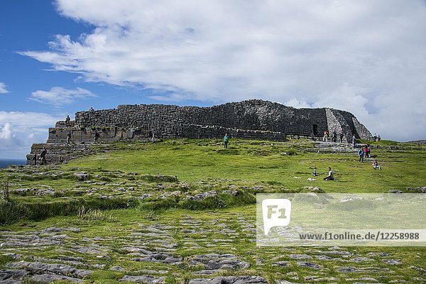 Dun Duchathairin  große Steinfestung auf Inishmore Arainn  Aran-Inseln  Irland  Europa
