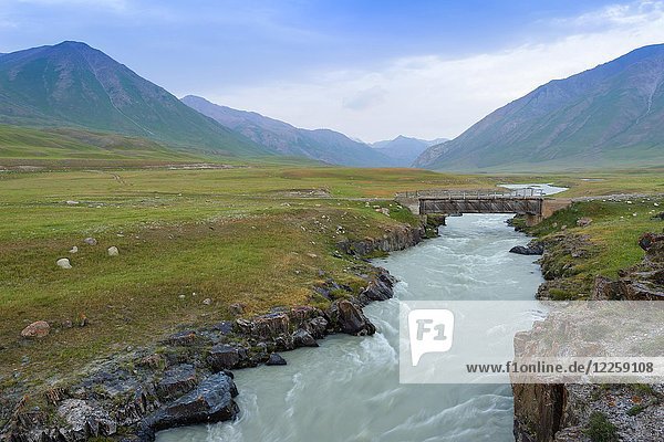 Mountain landscape  wooden bridge over river Naryn  Naryn gorge  Naryn Region  Kyrgyzstan  Asia