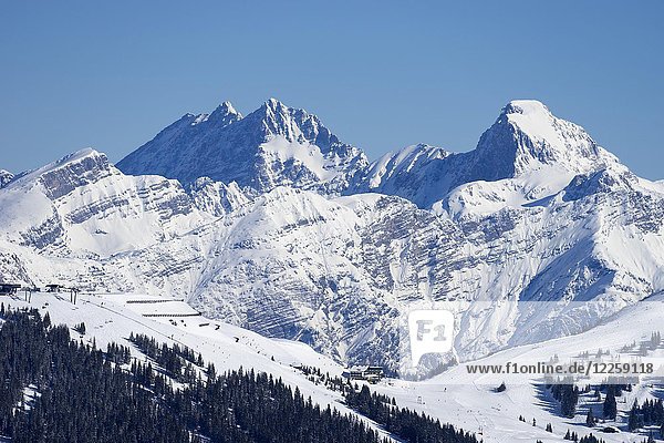 Watzmann und Großer Hundstod im Winter  Berchtesgadener Alpen  Blick von Saalbach  Bayern  Salzburger Land  Österreich  Europa