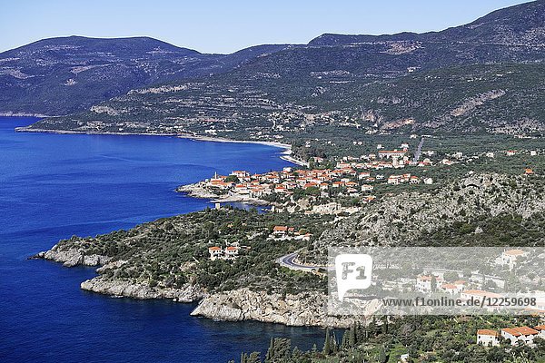 Blick auf die Küste bei Kardamyli  Lefktro  Mani  Messenien  Peloponnes  Griechenland  Europa
