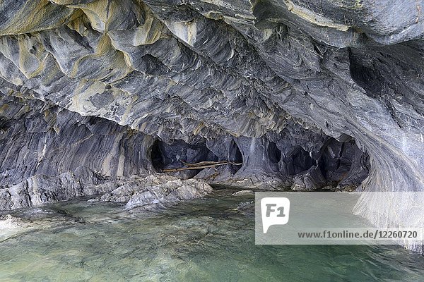 Bizarre Felsformationen der Marmorhöhlen  Cuevas de Marmol  Lago General Carrera  Puerto Rio Tranquilo  Región de Aysén  Chile  Südamerika