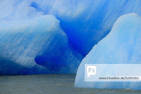 Eisberg auf dem Argentinischen See  Detail  Parque Nacional Los Glaciares  El Calafate  Provinz Santa Cruz  Patagonien  Argentinien  Südamerika