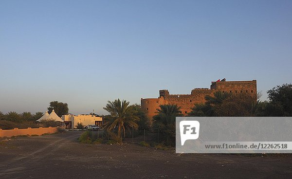 Burg Jabrin im Abendlicht  Jabreen  Region Ad Dakhiliyah  Oman  Asien