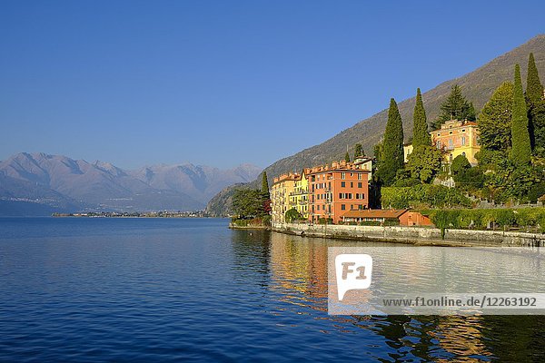 Häuser am See  Bellano  Comer See  Lago di Como  Lombardei  Italien  Europa
