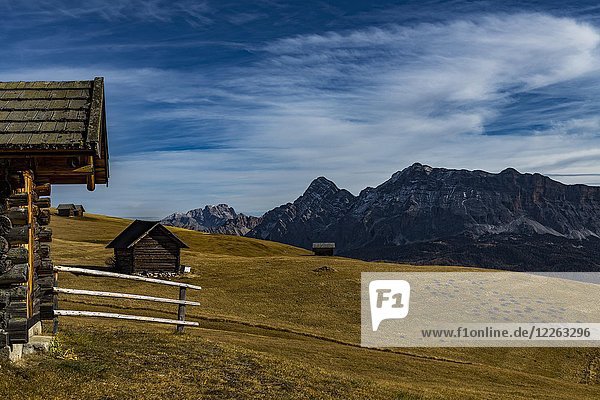 Alpine hut and South Tyrolean mountains  St. Martin in Thurn  South Triol  Italy  Europe