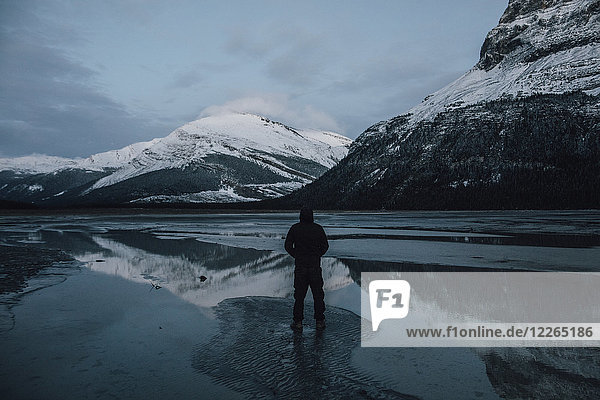 Canada  British Columbia  Mount Robson Provincial Park  man standing at Berg Lake