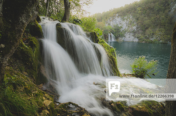 Kroatien  Nationalpark Plitvicer Seen  Wasserfall