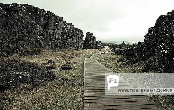 Island Thingvellir Nationalpark Thingvellir Spaltzone Holzsteg