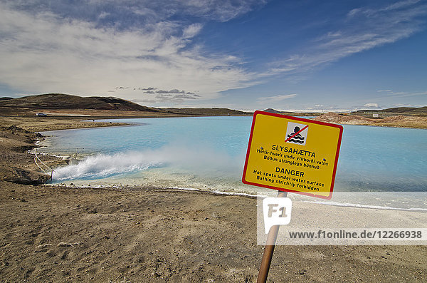 Island Myvatn künstlicher See des Kraftwerks Bjarnarflag Warnschild