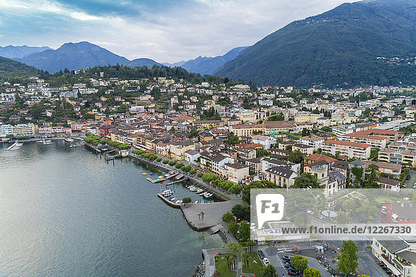 Schweiz  Tessin  Luftaufnahme von Locarno  Lago Maggiore