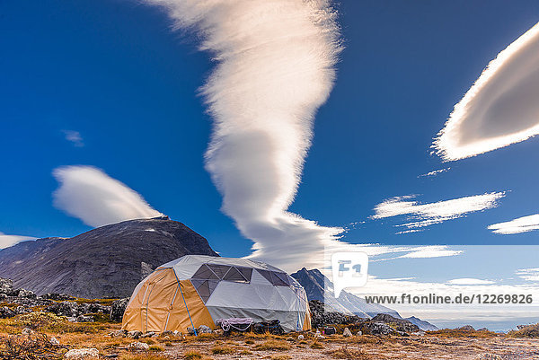 Im Tasermiut-Fjord aufgestellte Zelte  Narsaq  Vestgronland  Grönland