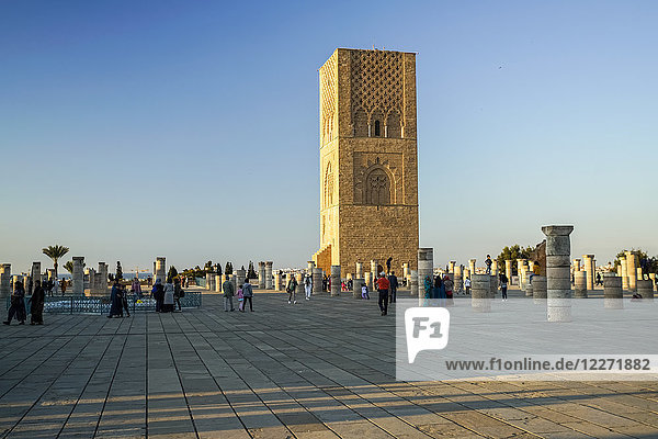 Marokko  Rabat  Blick auf den Hassan-Turm