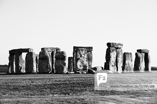 Blick auf Stonehenge gegen den Himmel  Wiltshire  Großbritannien