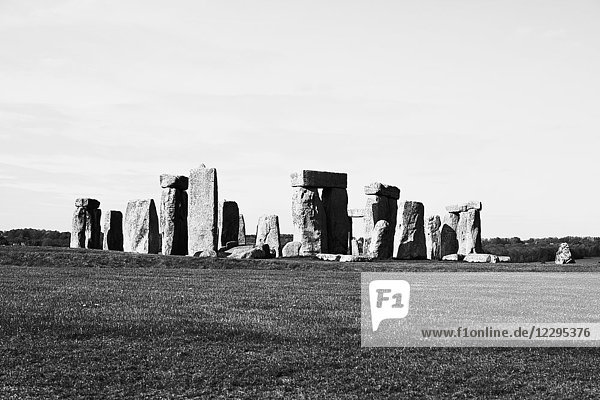 Blick auf Stonehenge gegen den Himmel  Wiltshire  Großbritannien