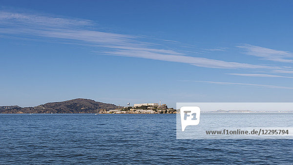 Alcatraz Island über der San Francisco Bay gegen den Himmel