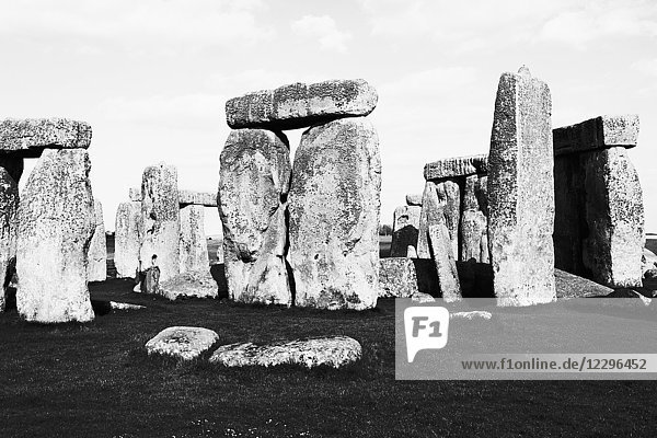 Blick auf Stonehenge gegen den Himmel  Wiltshire  Großbritannien