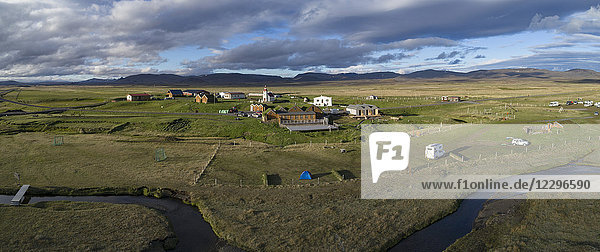 Panoramablick auf das Dorf gegen den Himmel  Mývatn  Island