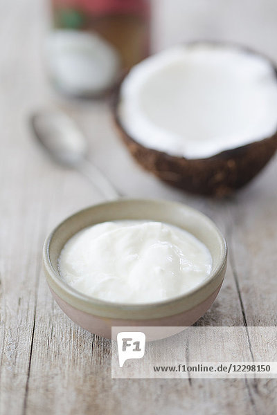 Hausgemachter Kokosnussjoghurt mit Agar-Agar (vegan)