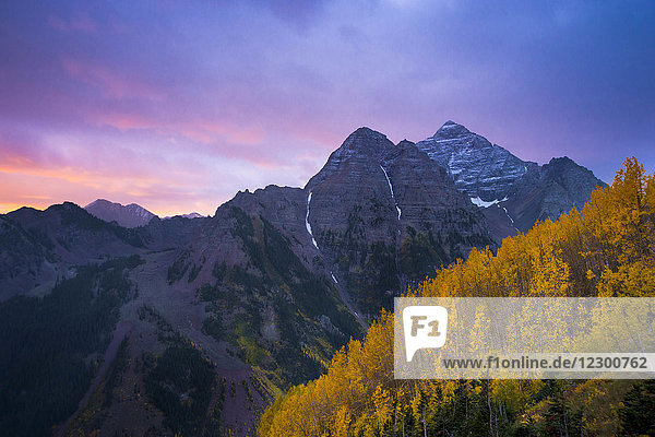 Landschaft mit Pyramid Peak  Maroon Bells Wilderness  Aspen  Colorado  USA