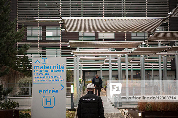 Reportage aus der Notaufnahme für Entbindungen  Gynäkologie und Geburtshilfe im Krankenhaus Métropole  Chambéry  Frankreich.