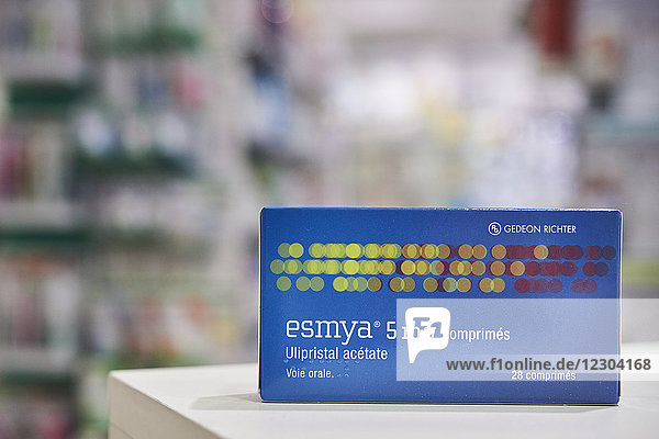 ESMYA (Ulipristalacetat) ist ein Medikament zur Behandlung von Gebärmuttermyomen.