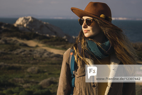 Italien  Sardinien  Frau auf Wanderung