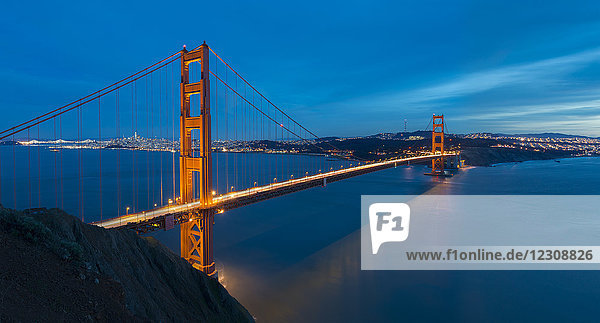USA,  Kalifornien,  San Francisco,  Golden Gate Bridge bei Nacht