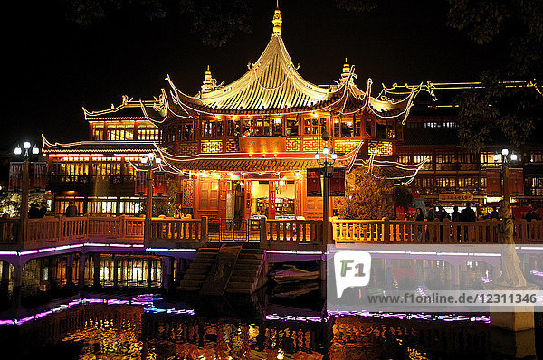 China  Shanghai  Teehaus aus dem 19. Jahrhundert in der Nähe des Yu-Gartens