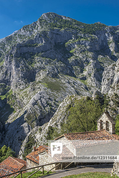 Spanien  Nationalpark Los Picos de Europa  Bulnes-Gebirge von Camarmena aus