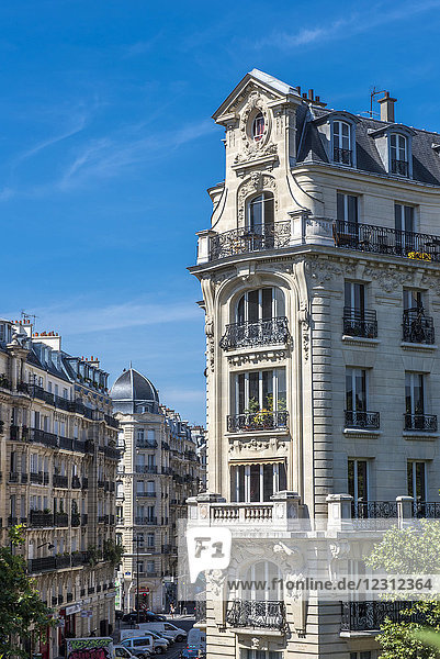 Frankreich  Paris 12. Bezirk  Haussmann'sches Gebäude von der Coulee Verte-Promenade aus gesehen
