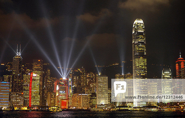 China  Hongkong  Skyline von Hongkong bei Nacht