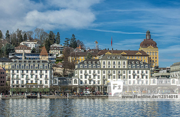 Schweiz  Luzern  Hotel Scheizerhof und Vierwaldstättersee