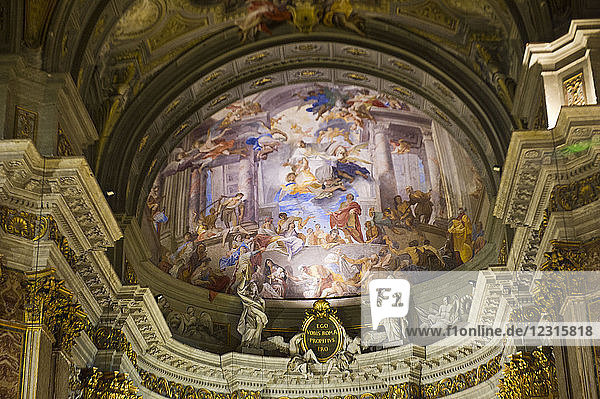 Europa. Italien  Rom  Barockkirche S. Ignazio  mit Fresken von Andrea Pozzo und dem Grab des Heiligen Luigi Gonzaga.