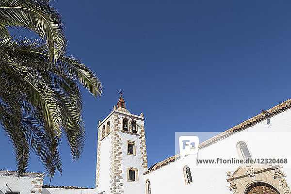 Kirche Santa Maria in der kleinen Stadt Betancuria auf der Vulkaninsel Fuerteventura  Kanarische Inseln  Spanien  Atlantik  Europa