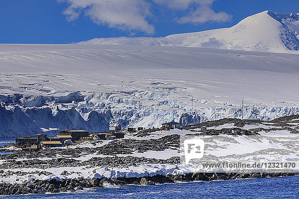 Palmer Station  ganzjährige US-Basis  Gletscher- und Bergkulisse  Anvers Island  Antarktische Halbinsel  Antarktis  Polarregionen