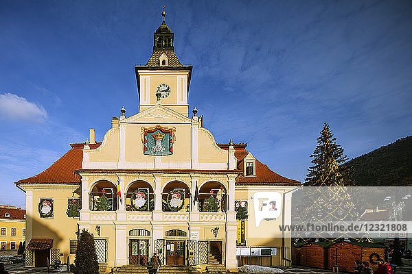 Gebäude des Historischen Museums und Uhrenturm  Brasov  Rumänien  Europa